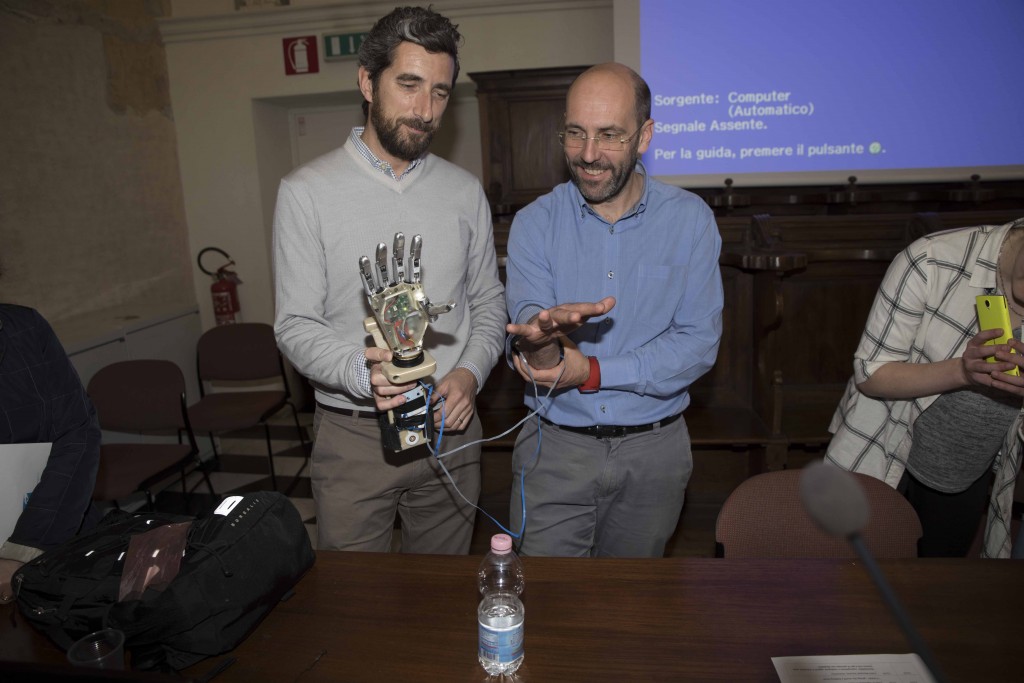 robotic-hand-open